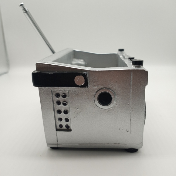 Retro radio succulent plant holder - Picture 4 of 9